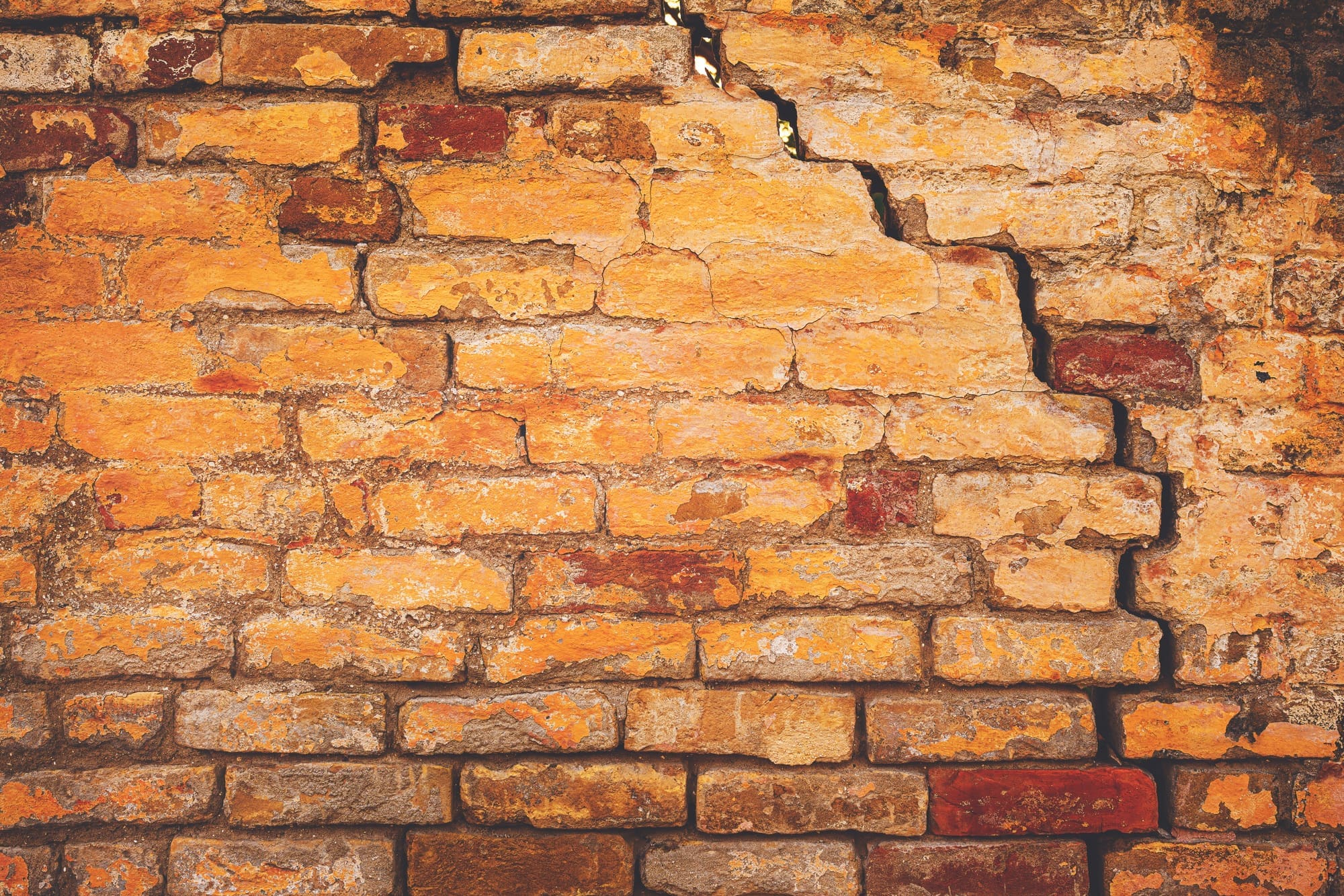 Top Warning Signs of Structural Damage in Older Homes